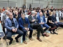 &uacute;častn&iacute;ci